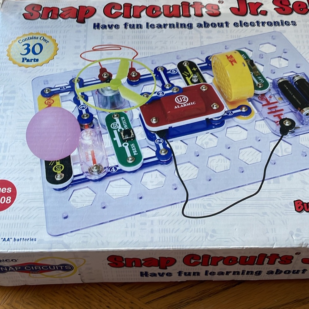 Snap Circuits Jr. Select - Electronic Project Set Build Over 130 Projects - Picture 4 of 10